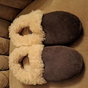 women's UGG slippers sz 8